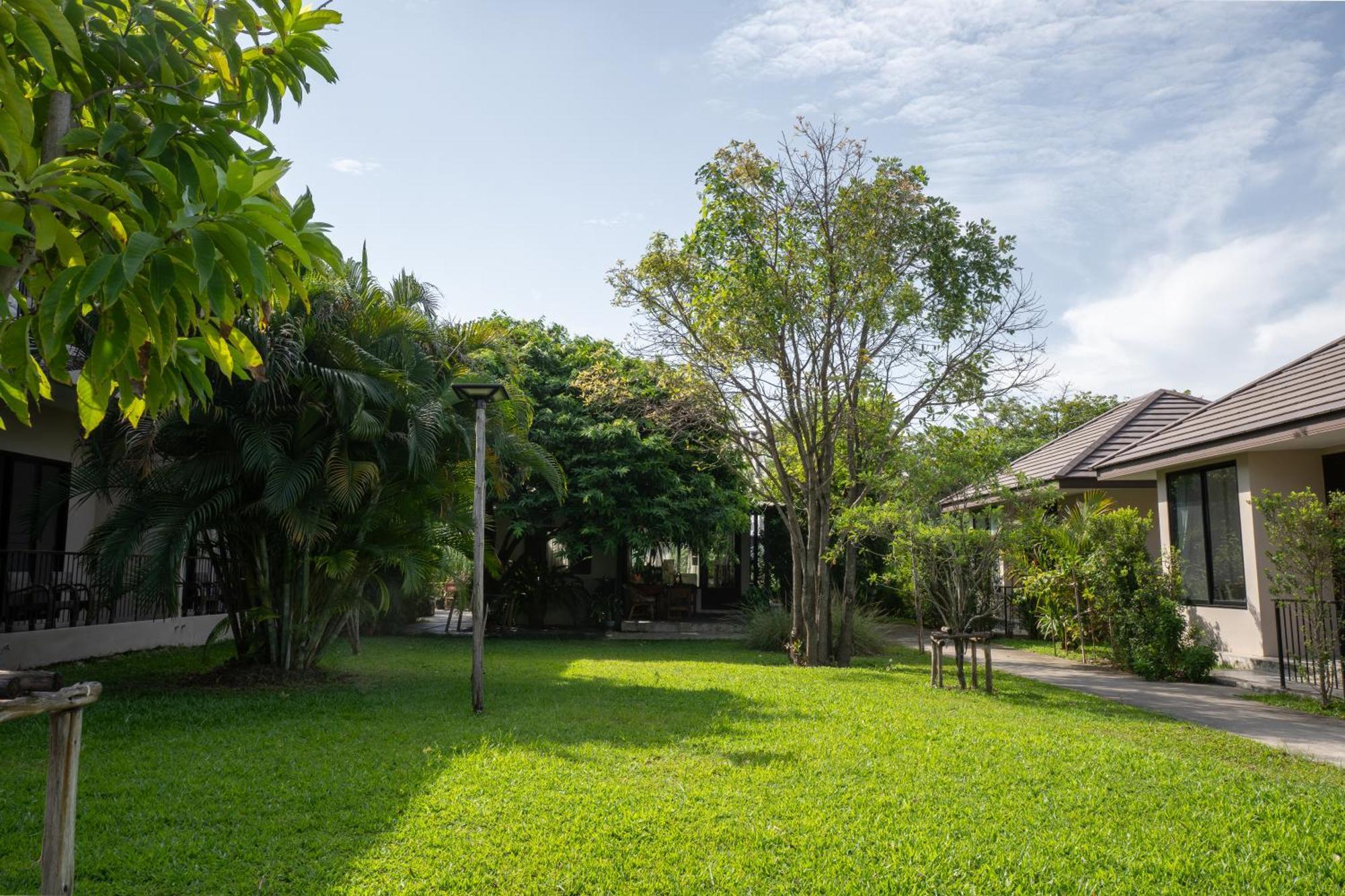 Ploen Pirom Hotel Bangkok Kültér fotó